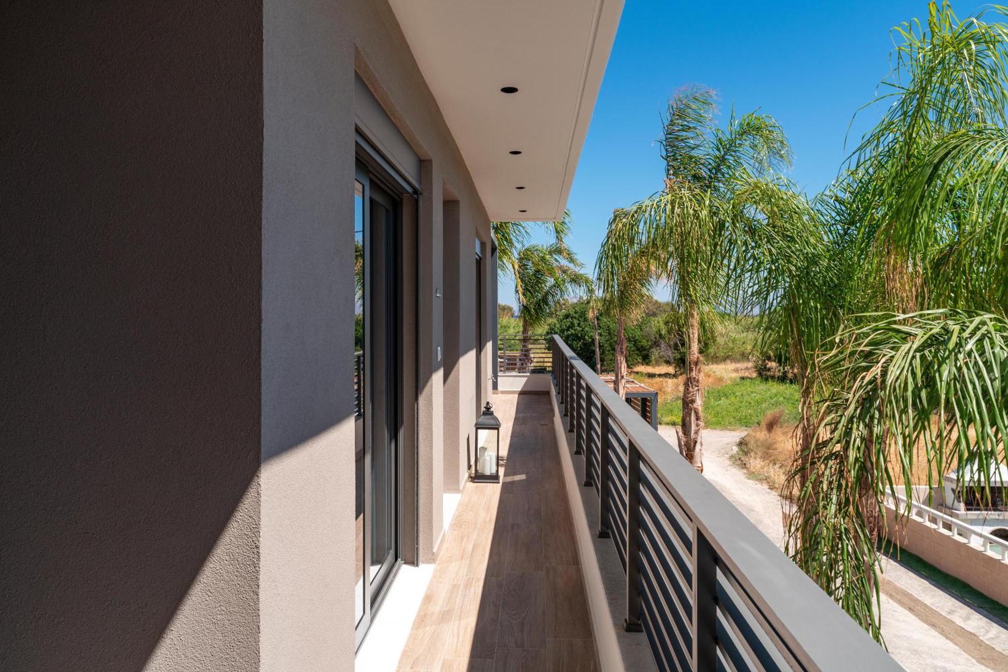 Palmeral Luxury Suites Kremasti  Room photo